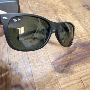Ray-Ban Matte Black Sunglasses RB2132 New Wayfarer